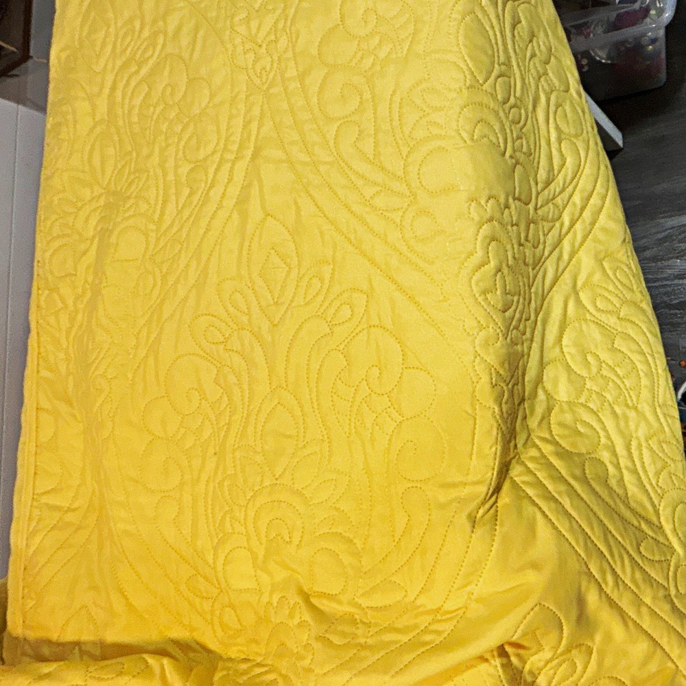 Carol Wright Gifts Quilted Floral Yellow Queen Quilt 96x110 100% Polyester